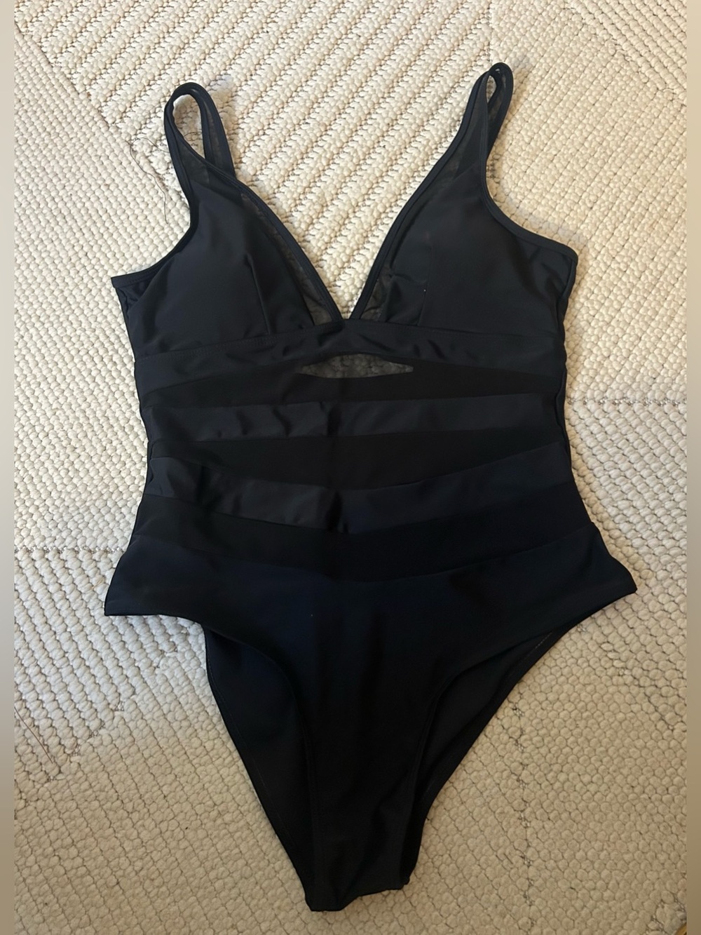 🔵 Cupshe Grace Bay Mesh V-Neck One Piece Swimsuit - Black / Size L - Picture 3 of 5
